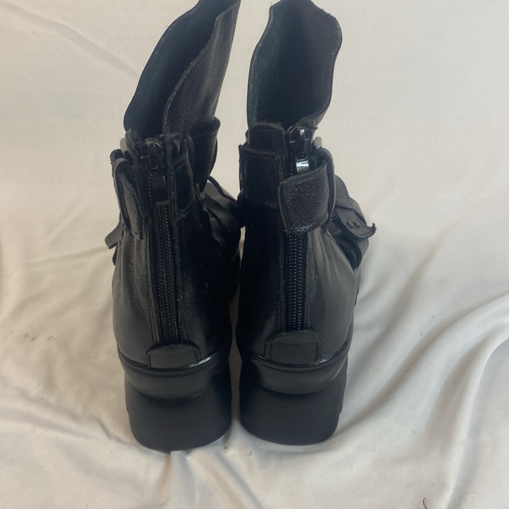 Women's Black Vegan Leather Sandals, Size 39 - Picture 4 of 5